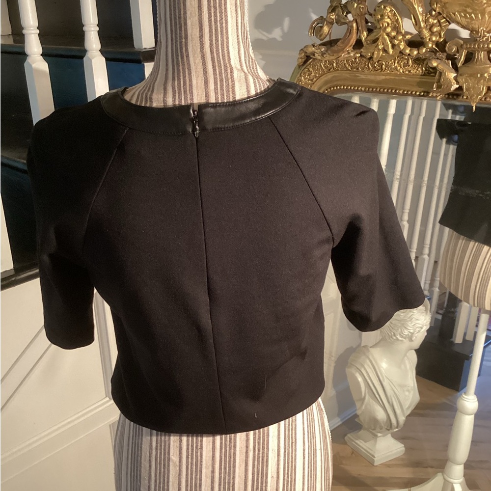 Banana Republic cropped top with vegan leather trim - Picture 2 of 2